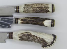 Cuchillo encabado en asta de ciervo y terminacion en bronce