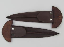 Cuchillo con cabo de madera torneada y terminaciones en alpaca 