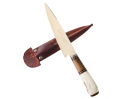 Cuchillo con cabo de asta de ciervo y madera, terminación en bronce